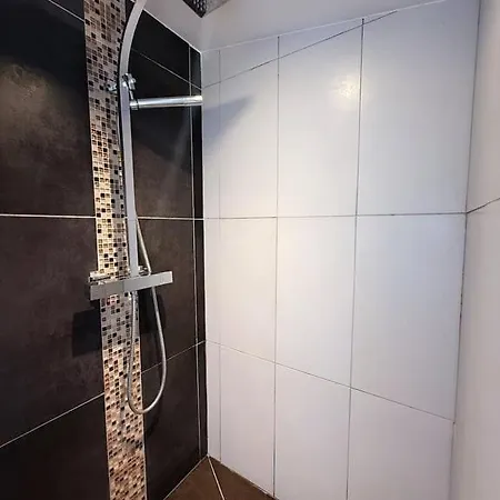 Apartment Coeur Rochelais, Atypique, Centre, 5 Min Du Port